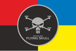 Прапор Батальйону СБС (Сили безпілотних систем) ЗСУ «Flying Skull». Варіант-05 Прапор Батальйону СБС (Сили безпілотних систем) ЗСУ «Flying Skull». Варіант-05