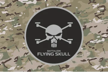 Флаг Батальона СБС (Силы беспилотных систем) ВСУ «Flying Skull». Вариант-06 Флаг Батальона СБС (Силы беспилотных систем) ВСУ «Flying Skull». Вариант-06