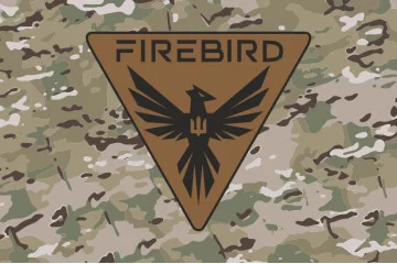 Флаг Спецподразделения операторов FPV-дронов ГУР МОУ «Firebird». Вариант-04 Флаг Спецподразделения операторов FPV-дронов ГУР МОУ «Firebird». Вариант-04