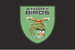 Флаг Сводного отряда ударных БПЛА «Angry Birds» ВСУ. Вариант-07 Флаг Сводного отряда ударных БПЛА «Angry Birds» ВСУ. Вариант-07